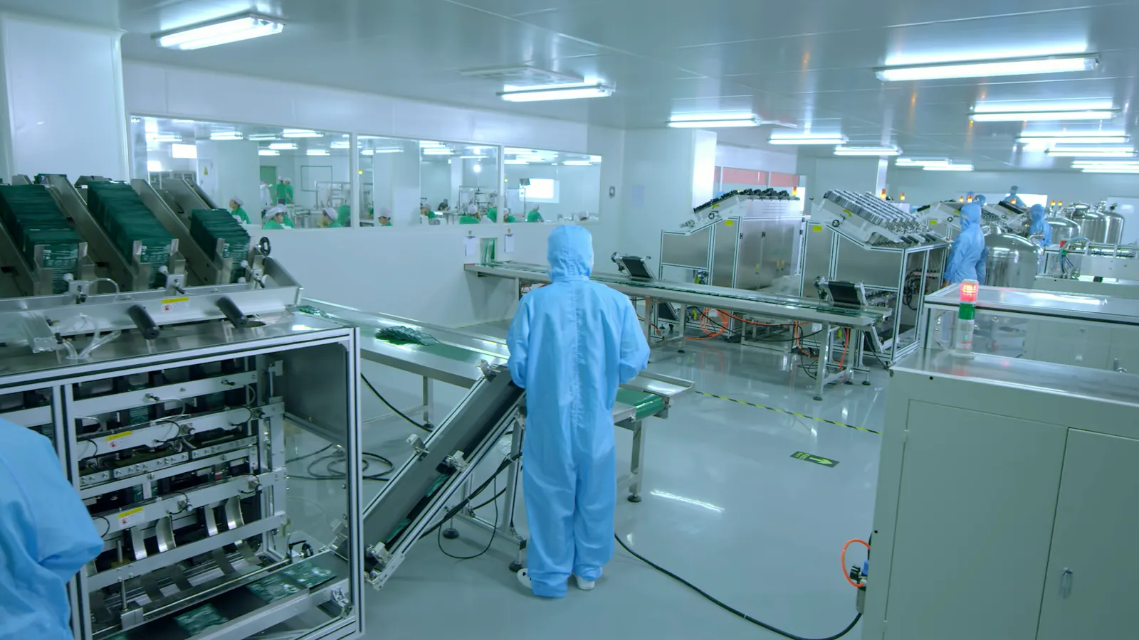 Automated cosmetics production line at NEXO Beauty Labs